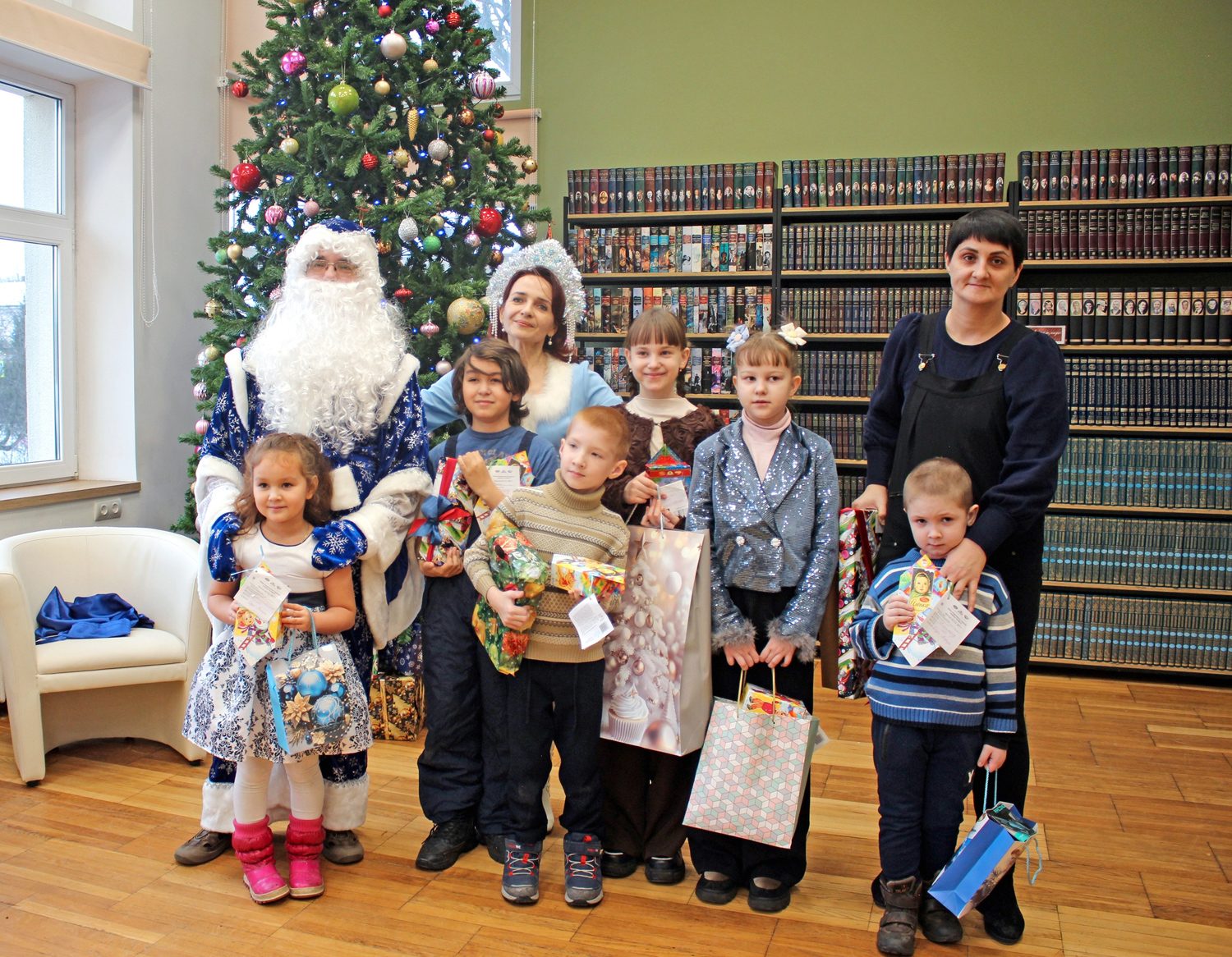 Время чудес: накануне Нового года в научной библиотеке прошла благотворительная ёлка