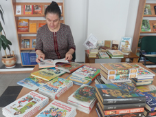 63 книги, полученные в дар от Павловых Натальи и Дмитрия, были переданы в сельскую библиотеку поселка Алексеевка Краснознаменского района