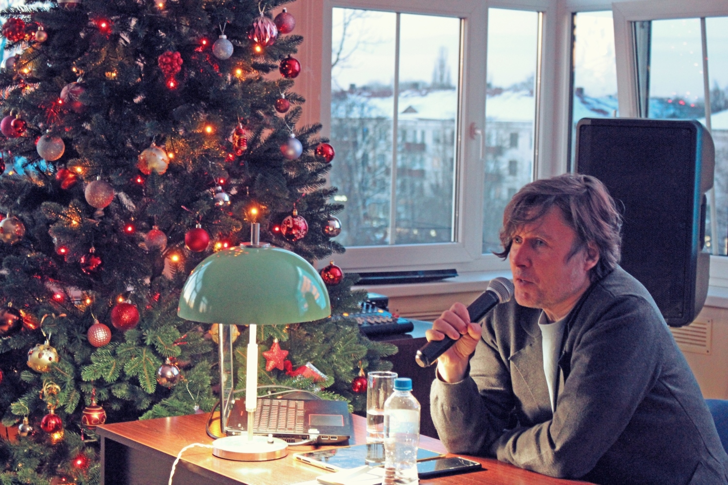 В библиотеке представили новую книгу поэта Андрея Ренскова Дар невесомости