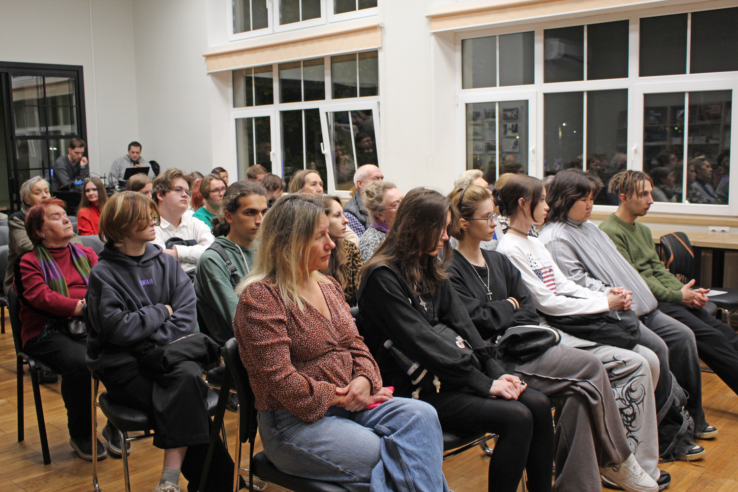 Линия соприкосновения сердец: в рамках Дней литературы в библиотеке прошла театральная читка по книге Евгения Журавли Линия соприкосновения в исполнении актёров Калининградского музыкального театра