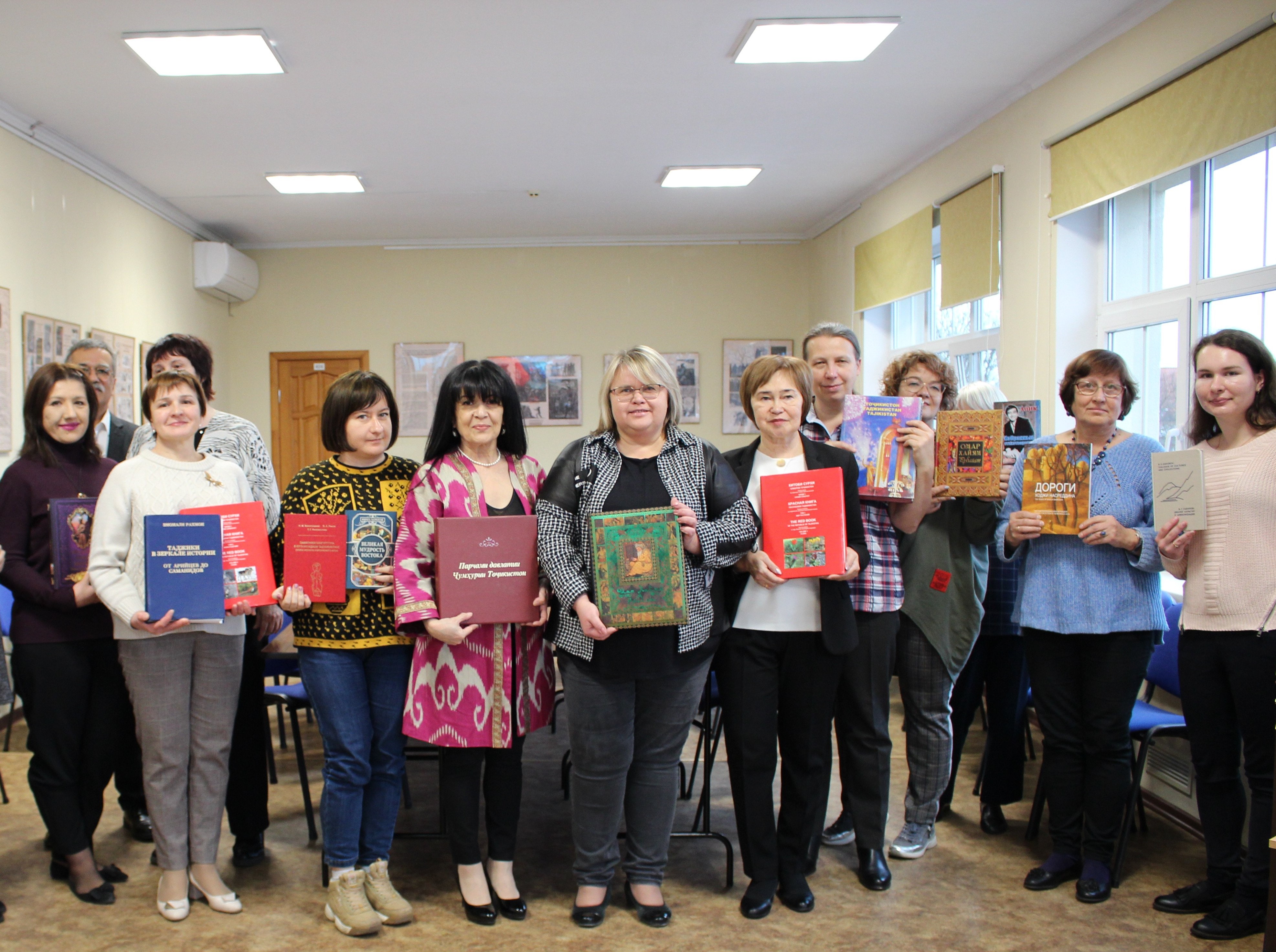 Церемония передачи книг