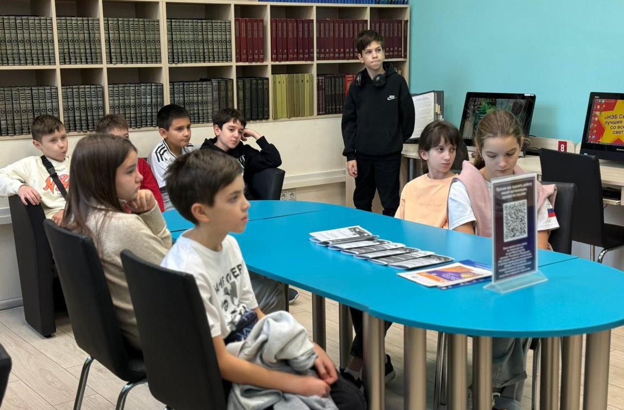 Этажи истории» для школьников: в научной библиотеке прошла просветительская экскурсия