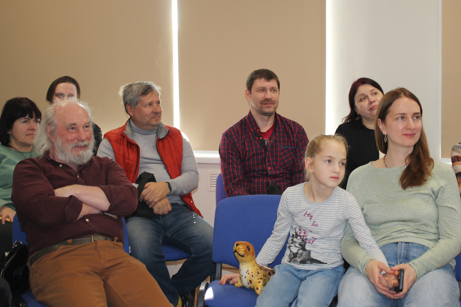 В научной библиотеке открылась особенная выставка фотографий Контекст глубины. Подлинная философия в фото