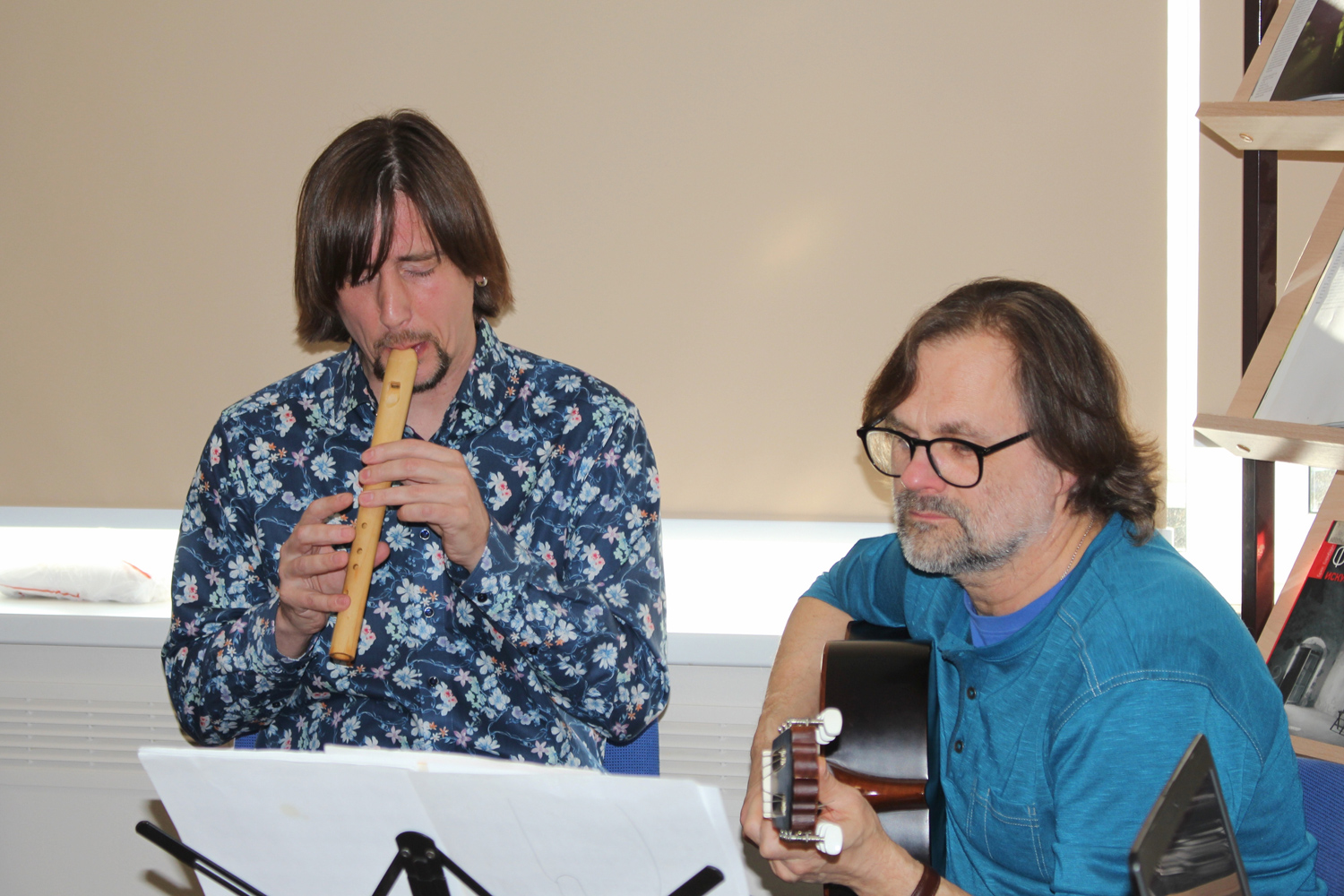 В научной библиотеке открылась особенная выставка фотографий Контекст глубины. Подлинная философия в фото