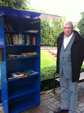 Сергей Александрович Басов у Синего шкафа