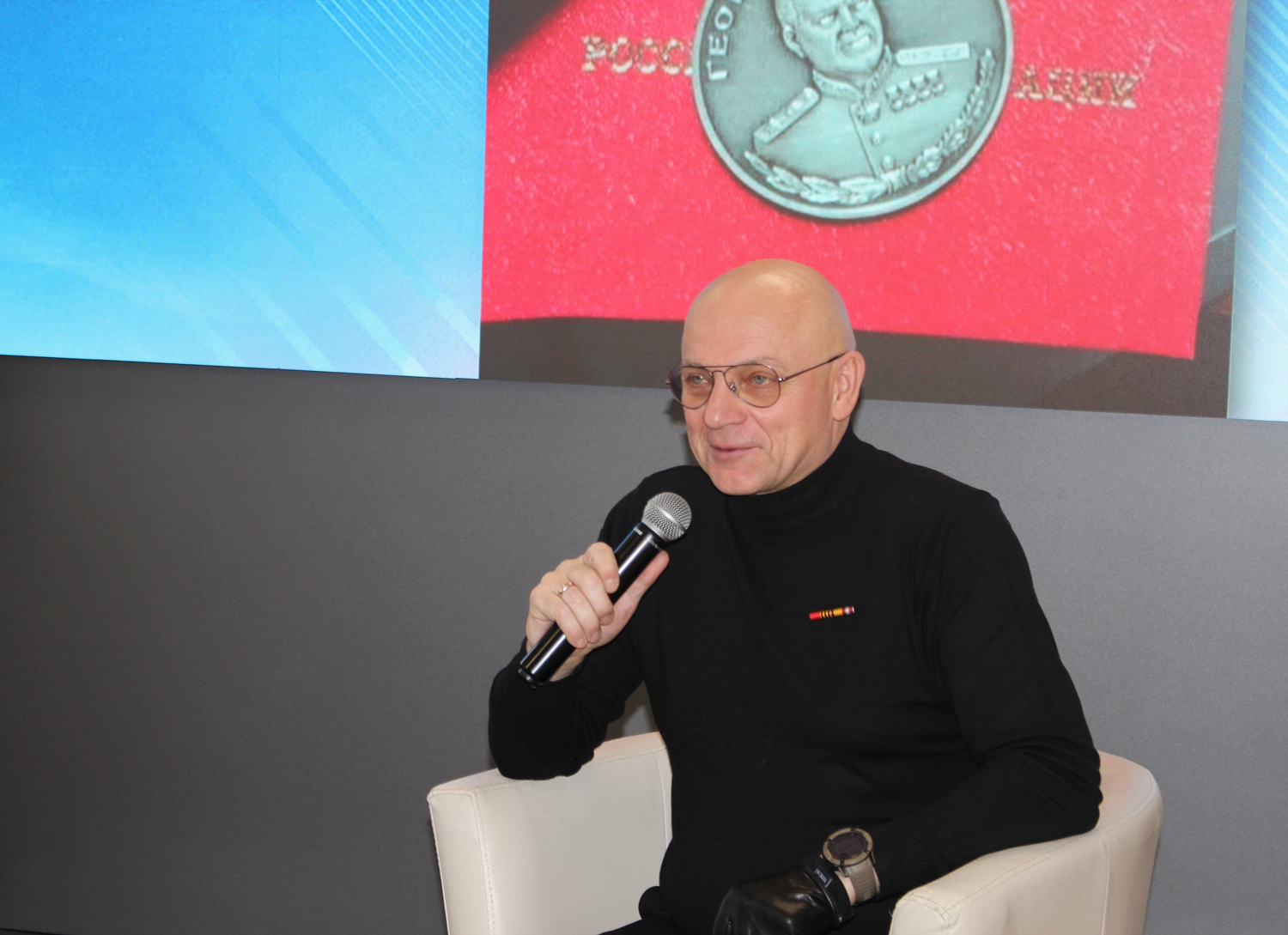 В библиотеке прошла встреча с участником специальной военной операции Дмитрием Дубом