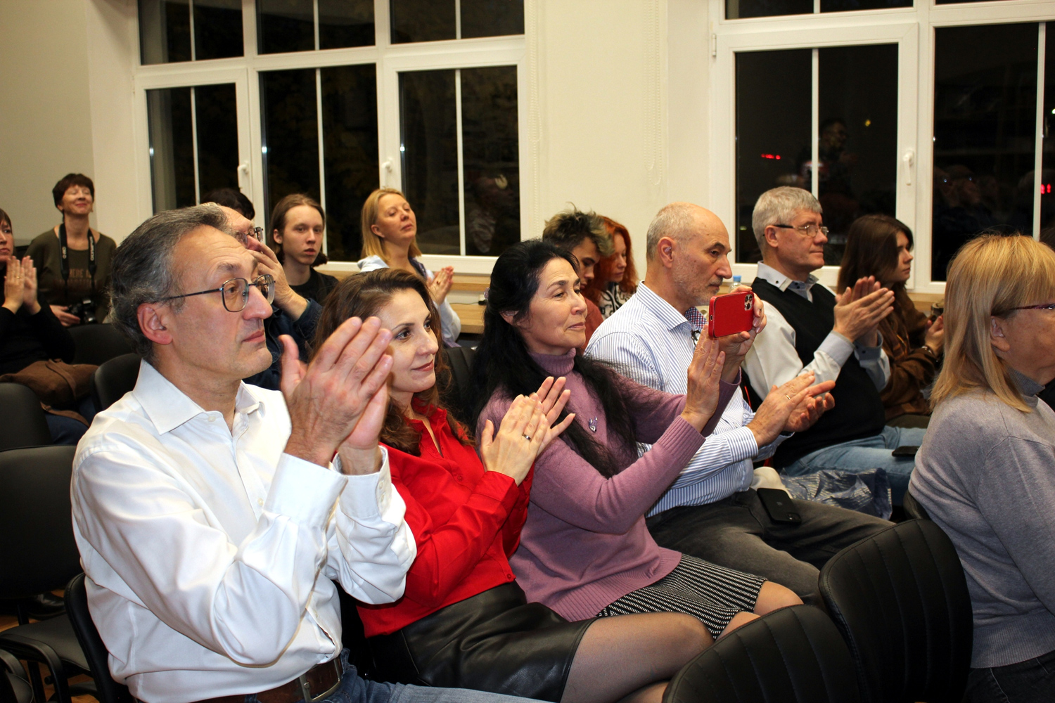 Когда слова попадают в самое сердце: в научной библиотеке состоялся поэтический концерт участников Донбасского семинара