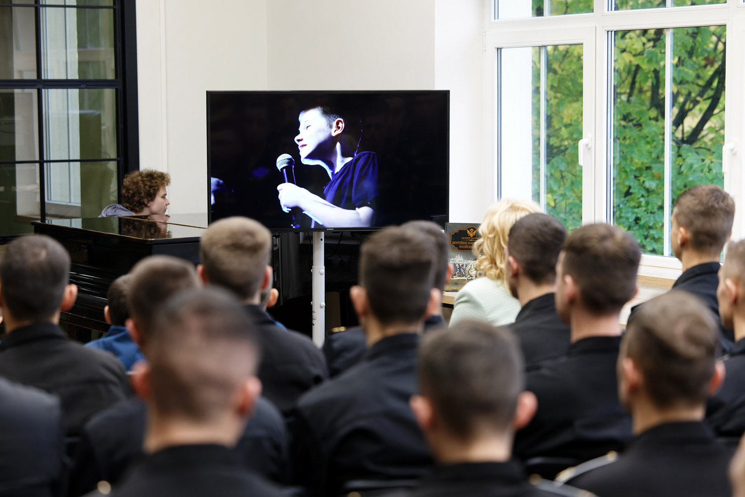 Искусство побеждать: в библиотеке прошла встреча с Ольгой Фаллер, начальником отдела культурных программ Департамента культуры Министерства обороны РФ