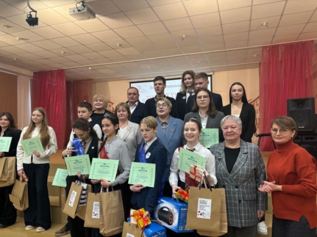 Научная библиотека поощрила участников ежегодного конкурса социальных проектов Гимназии №32