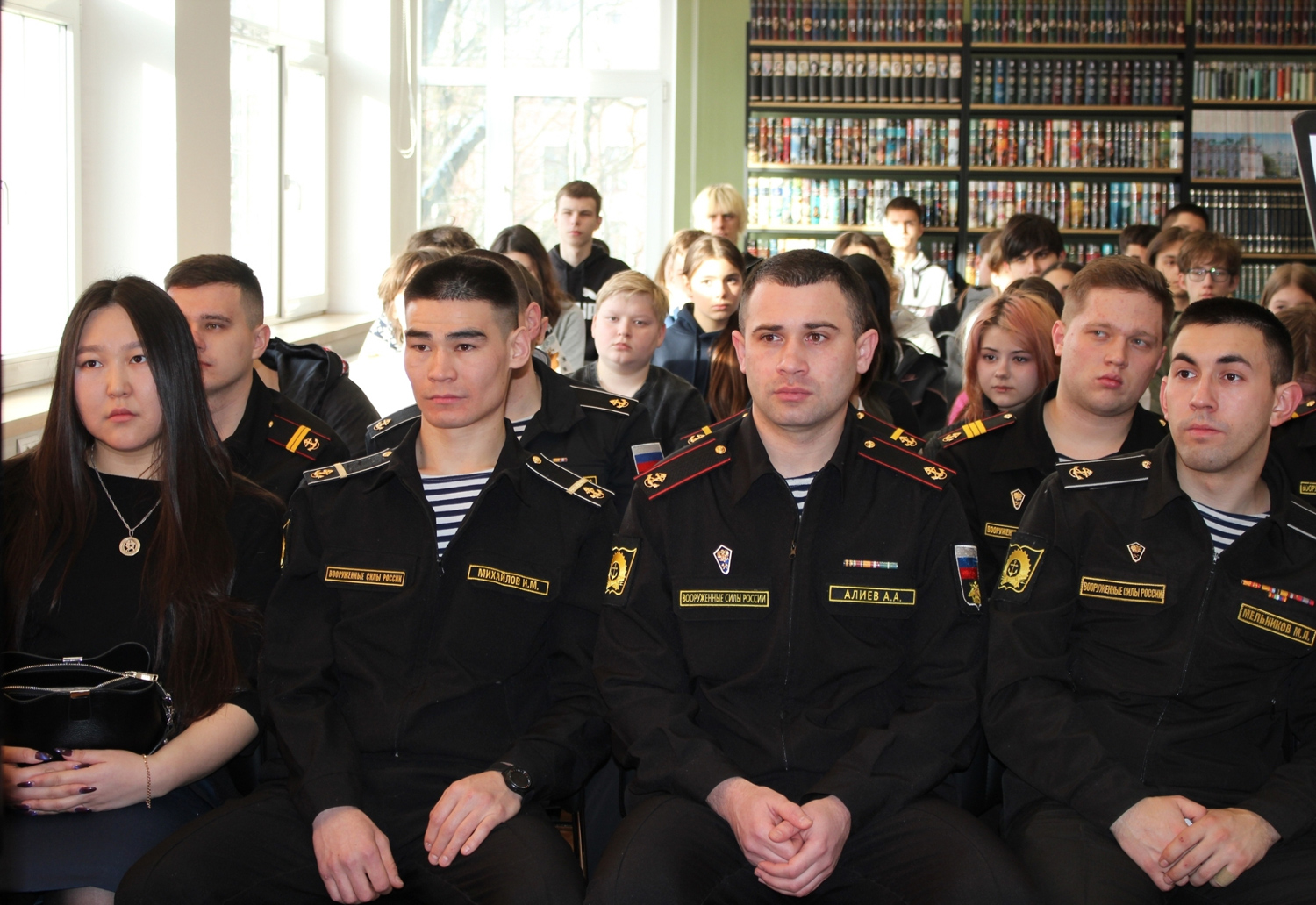 Быть воином – жить вечно: накануне Дня защитника Отечества в научной библиотеке представили серию книг о Героях специальной военной операции