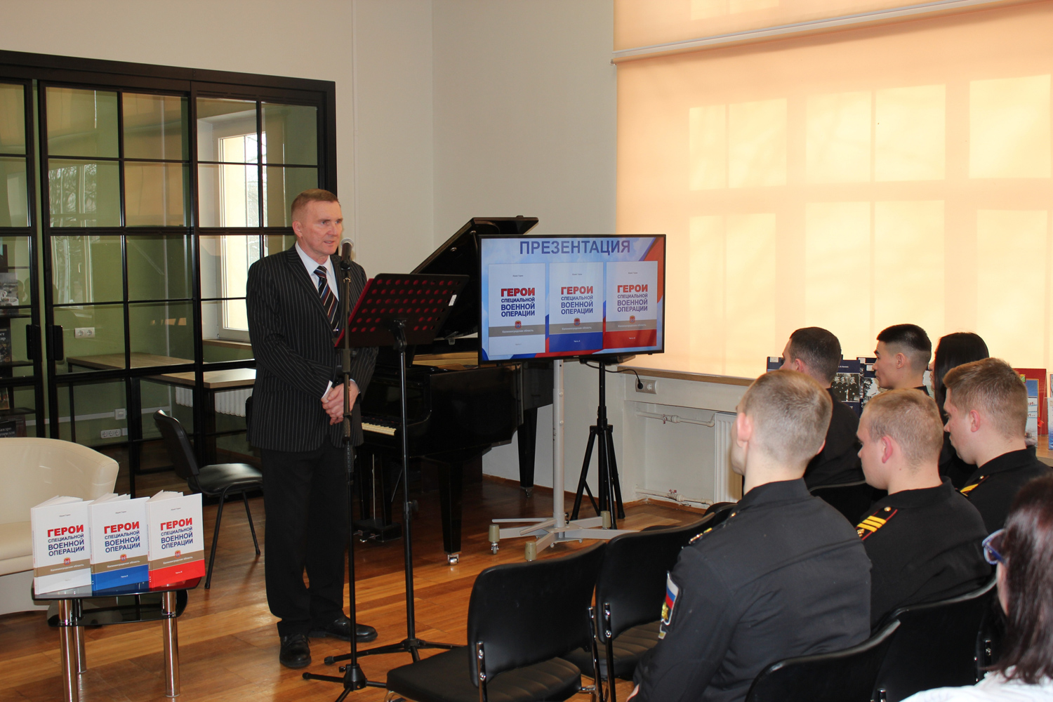 Быть воином – жить вечно: накануне Дня защитника Отечества в научной библиотеке представили серию книг о Героях специальной военной операции