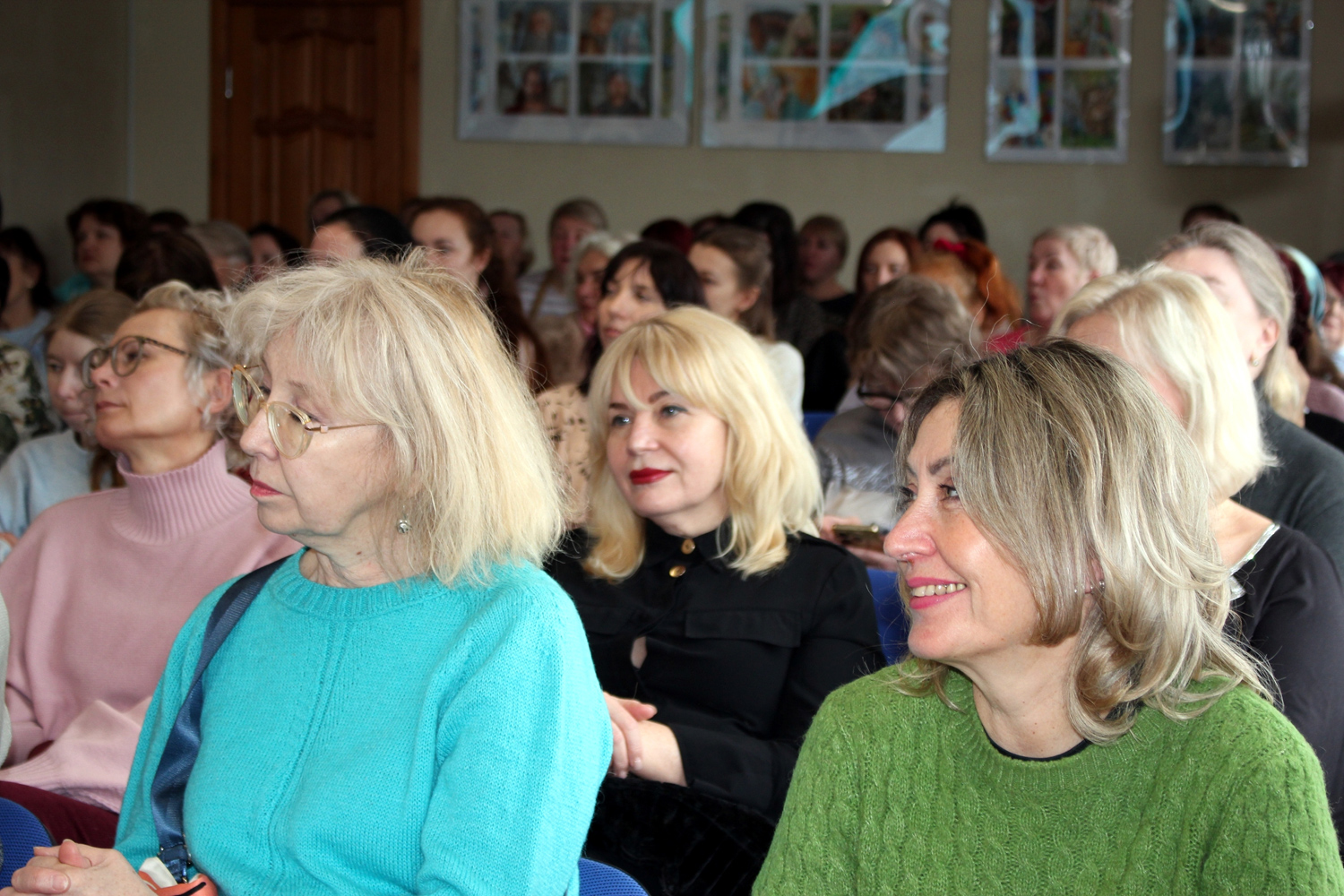 Накануне праздника 8 Марта в библиотеке состоялась встреча с парикмахером-стилистом Ольгой Казановой