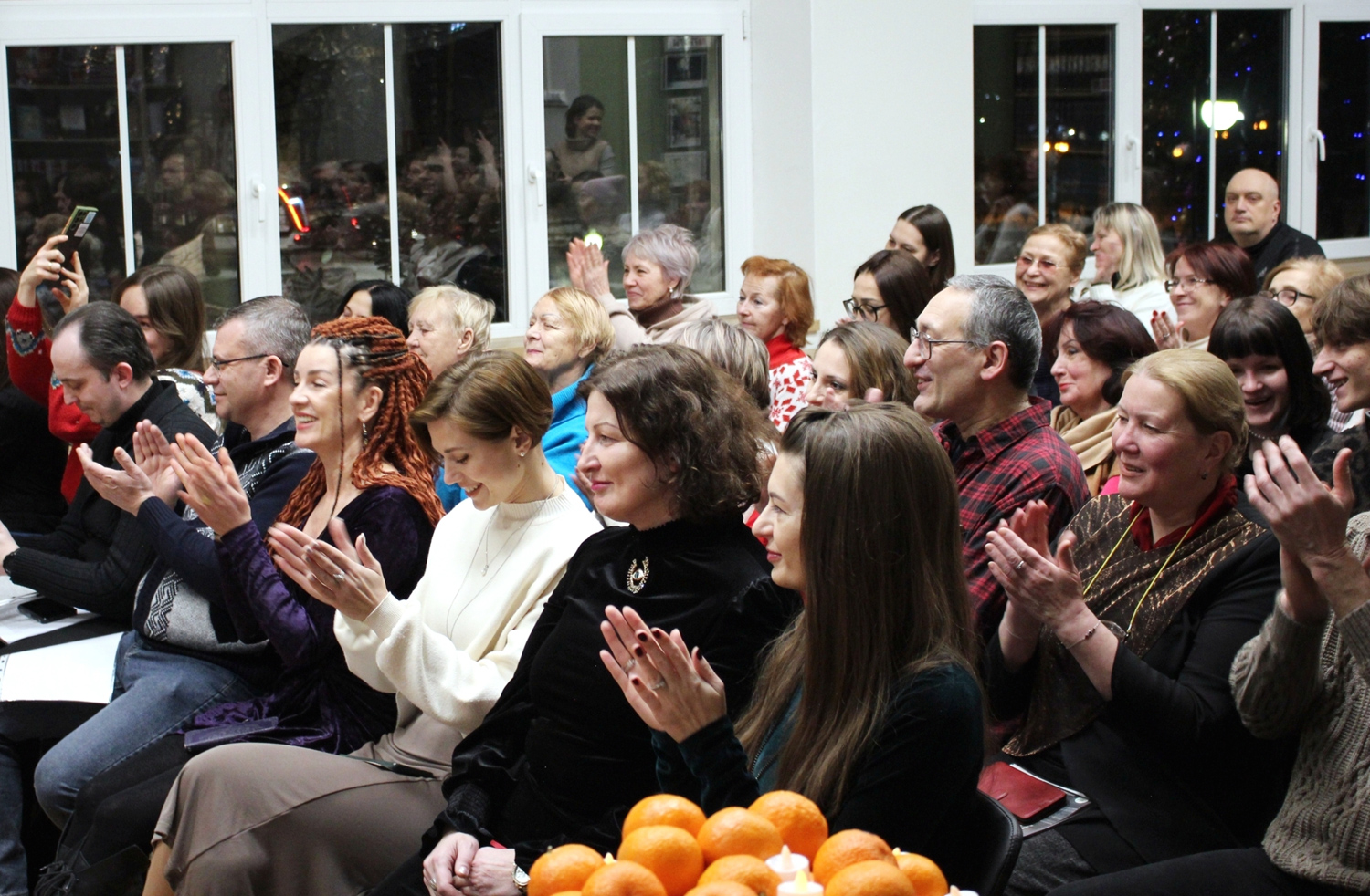 Под светом Рождественской звезды: в библиотеке прошёл литературно-музыкальный вечер молодых калининградских поэтов и чтецов