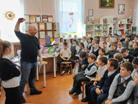 В Правдинской детской библиотеке состоялась встреча с детским писателем Валентином Постниковым