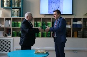 Министр по культуре и туризму региона Андрей Ермак (справа) и управляющий Калининградского отделения Сбербанка России Сергей Шамков