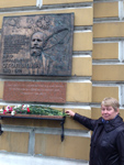Торжественное возложение цветов к мемориальной доске П.А. Столыпина в г. Зеленоградске. Директор КОНБ Н.А. Рузова