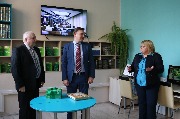 Министр по культуре и туризму региона Андрей Ермак (справа), управляющий Калининградского отделения Сбербанка России Сергей Шамков и директор Калининградской областной научной библиотеки Елена Кошемчук 
