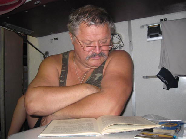 Отдых с книгой (фото Виктора Котлованова)